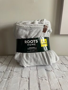 Roots Twin Sized Soft Fleece Blanket